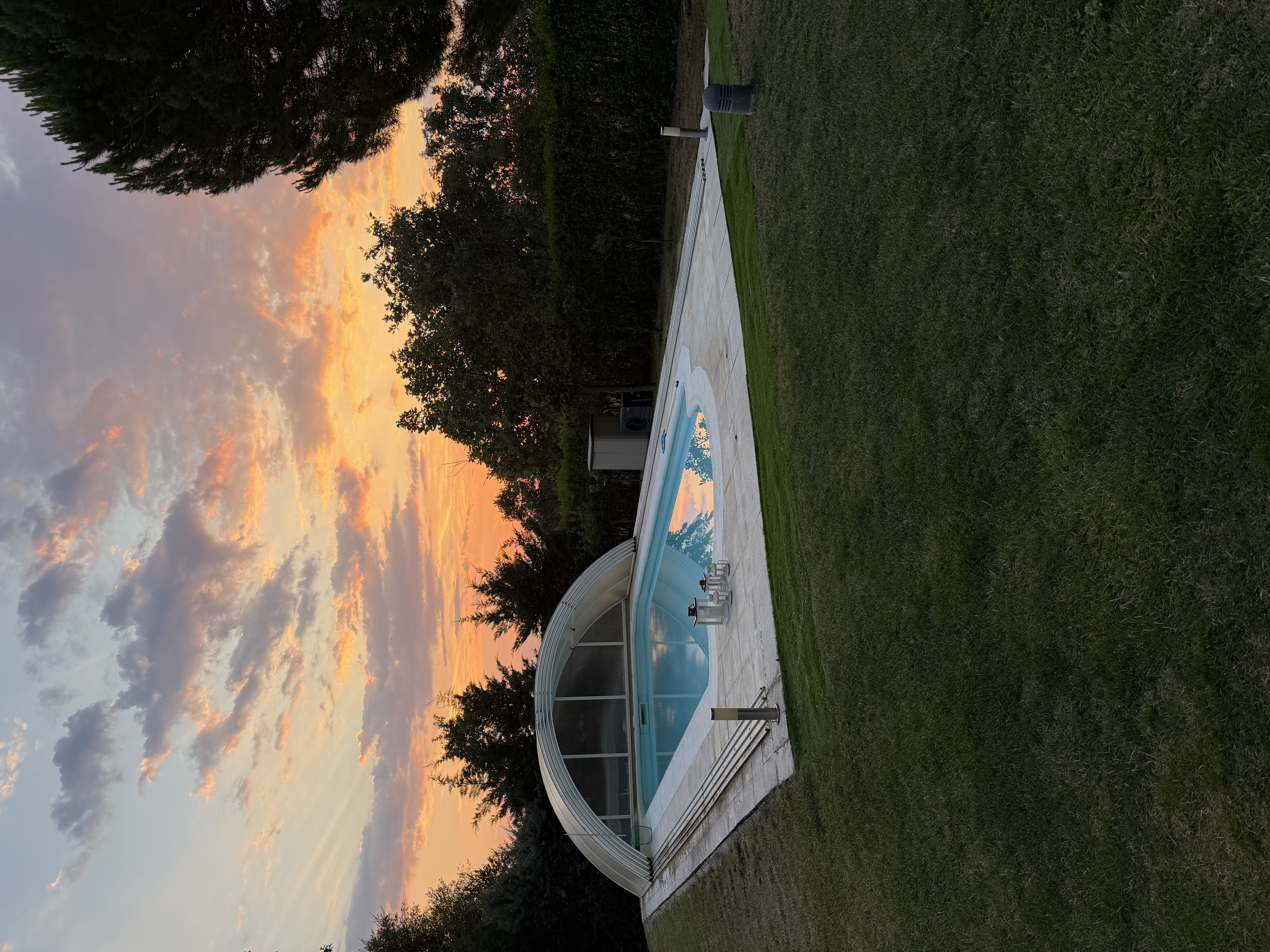 Piscina de Agua Salada al Atardecer
