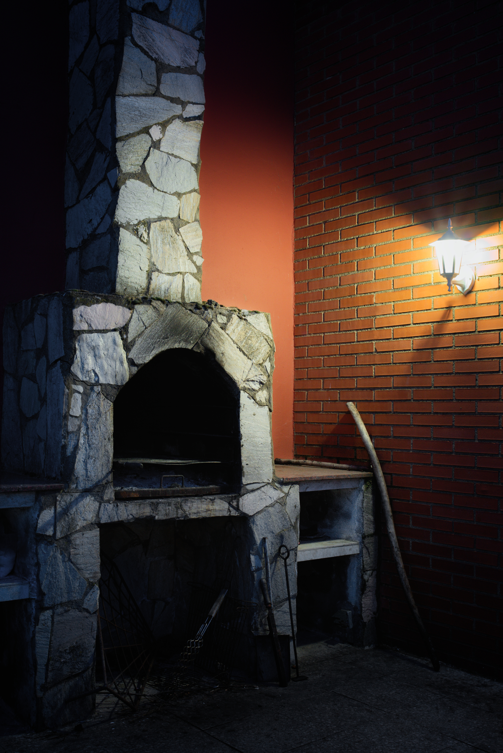 Barbacoa de Piedra Iluminada