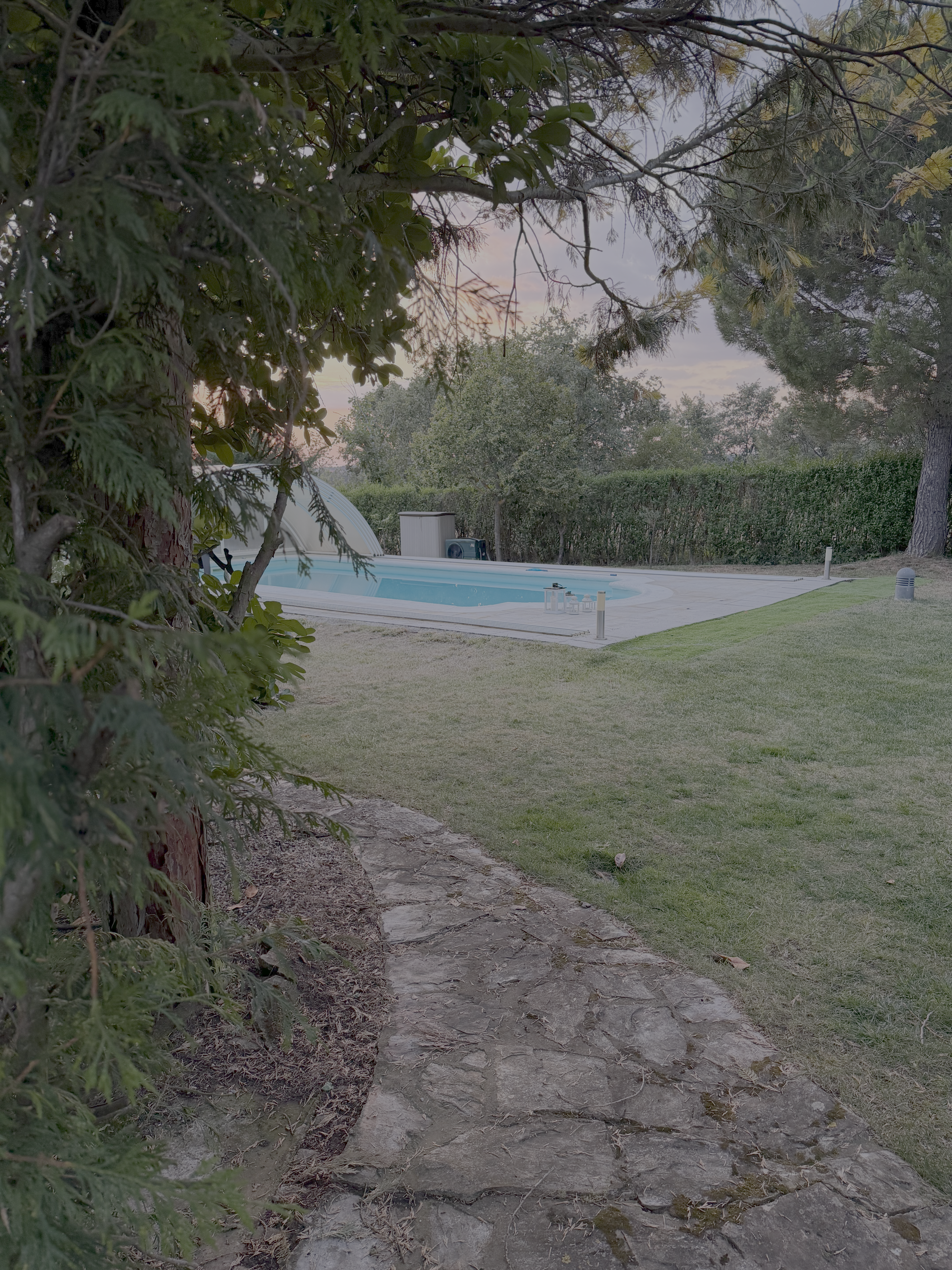 Piscina de agua salada con cúpula